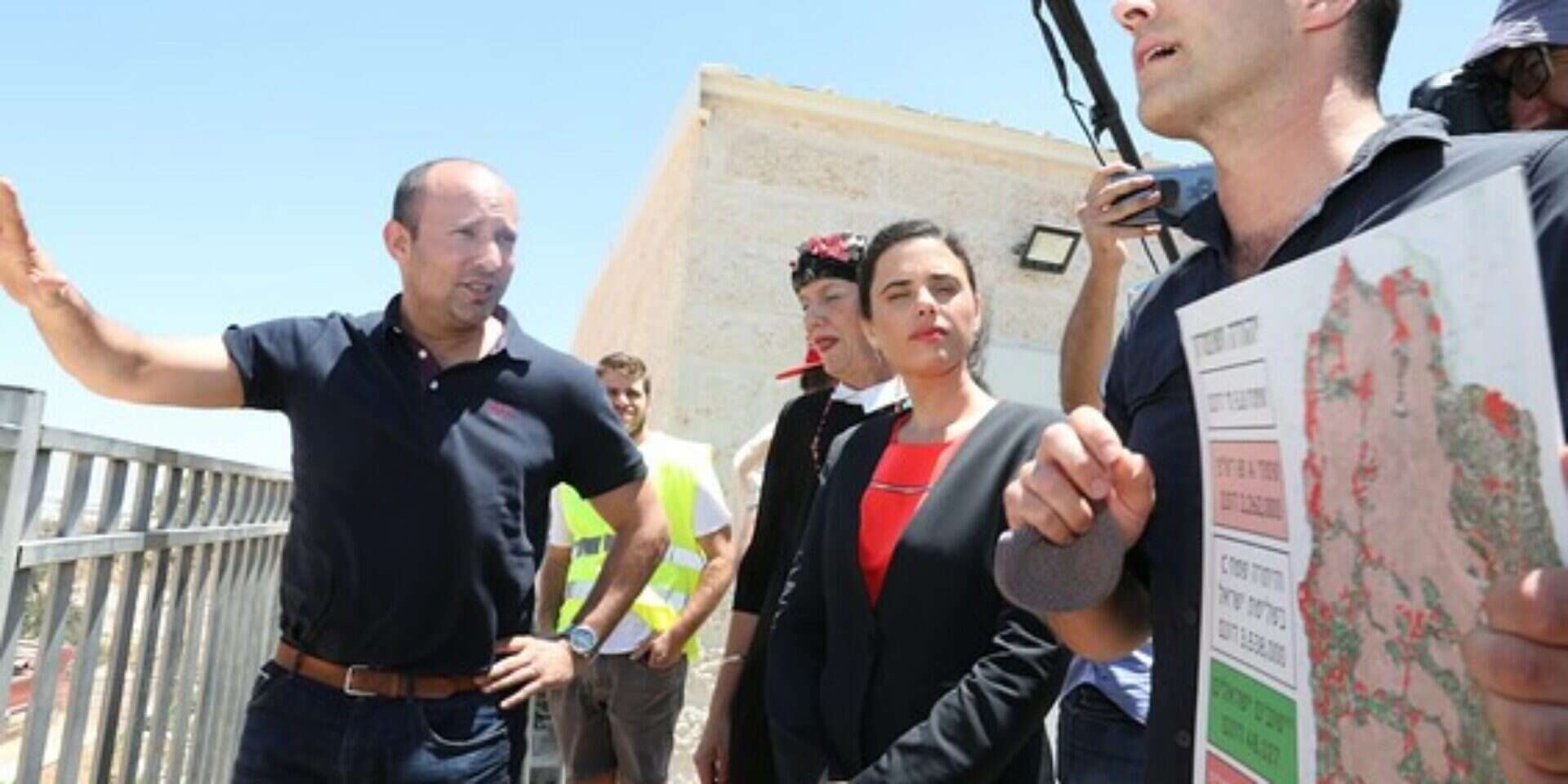 שקד ובנט היום בגוש עציון // צילום: מרים צחי , 