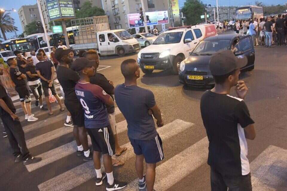 צעירים בהפגנה בבאר שבע אמש // צילום: דודו גרינשפן // צעירים בהפגנה בבאר שבע אמש // צילום: דודו גרינשפן , 