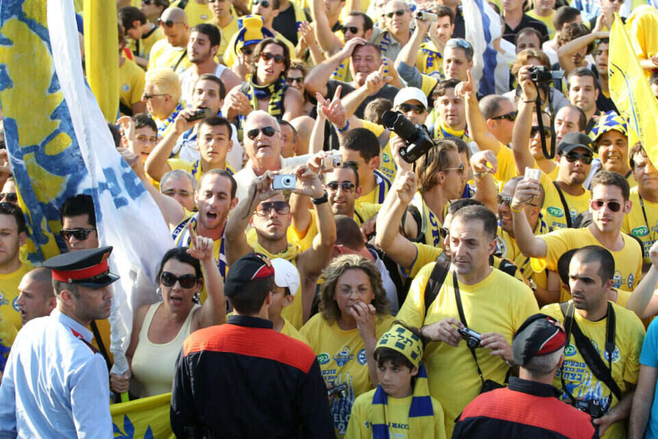 צילום: אלן שיבר // אוהדי מכבי ת"א. 7,000 מנויים כבר נחטפו ,