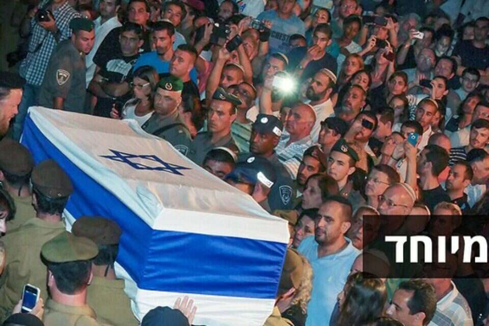 כ־20 אלף אנשים הגיעו לבית העלמין בחיפה להלווייתו של סמ"ר שון כרמלי ז"ל // צילום: סוכנות ג'יני , 