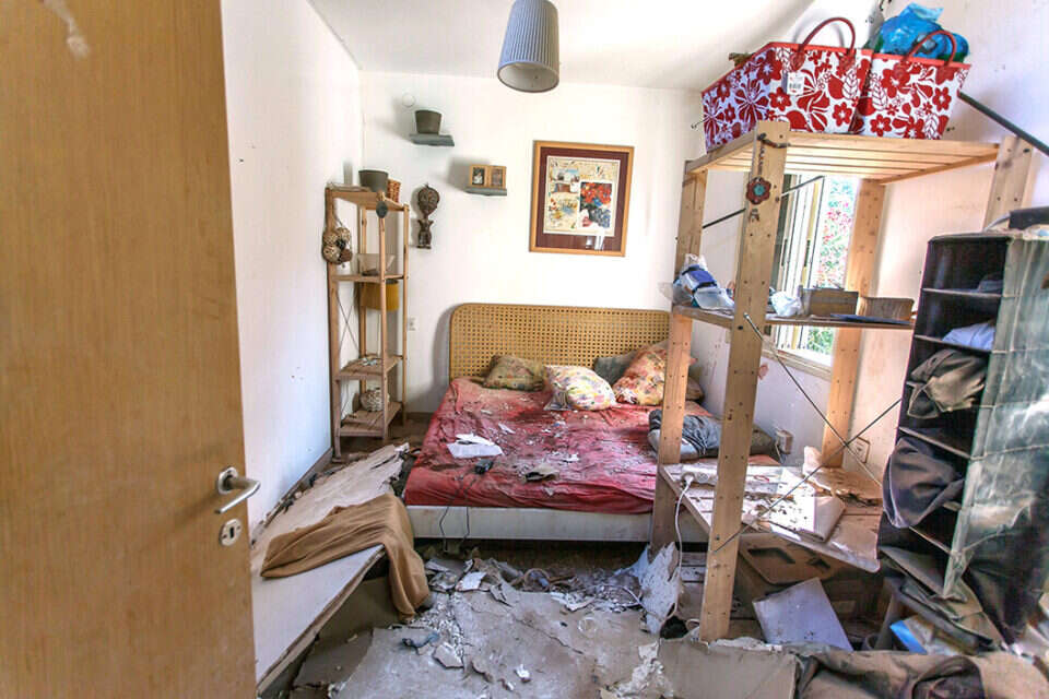 בית שניזוק בצוק איתן // צילום ארכיון: אנצ'ו ג'וש, ג'יני , 