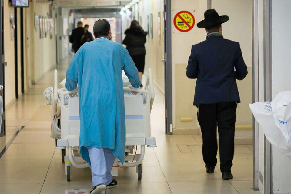 עובד בבית חולים , אורן בן חקון, ארכיון