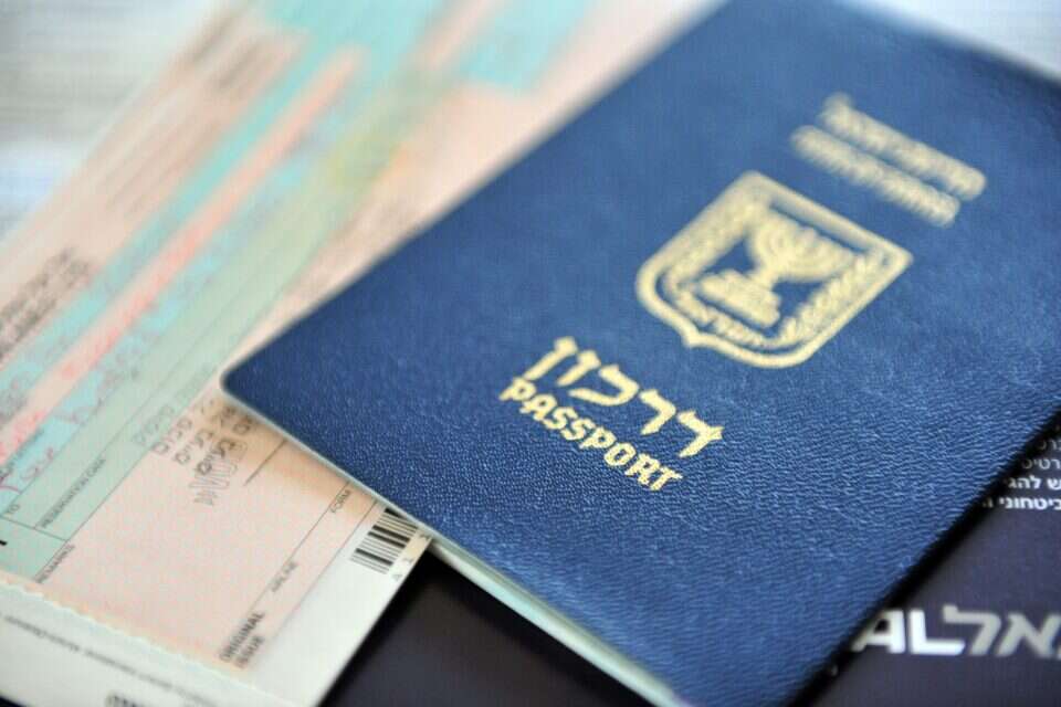 מחכים לדרכון זמן רב
, רפאל בן ארי