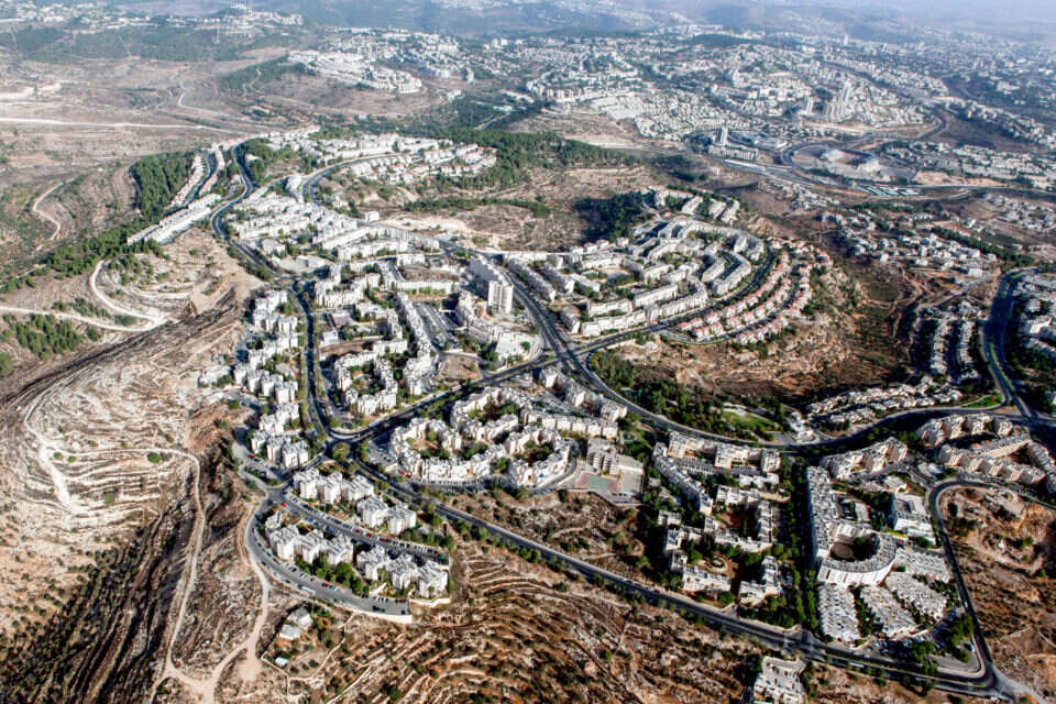 שכונת פסגת זאב , AFP