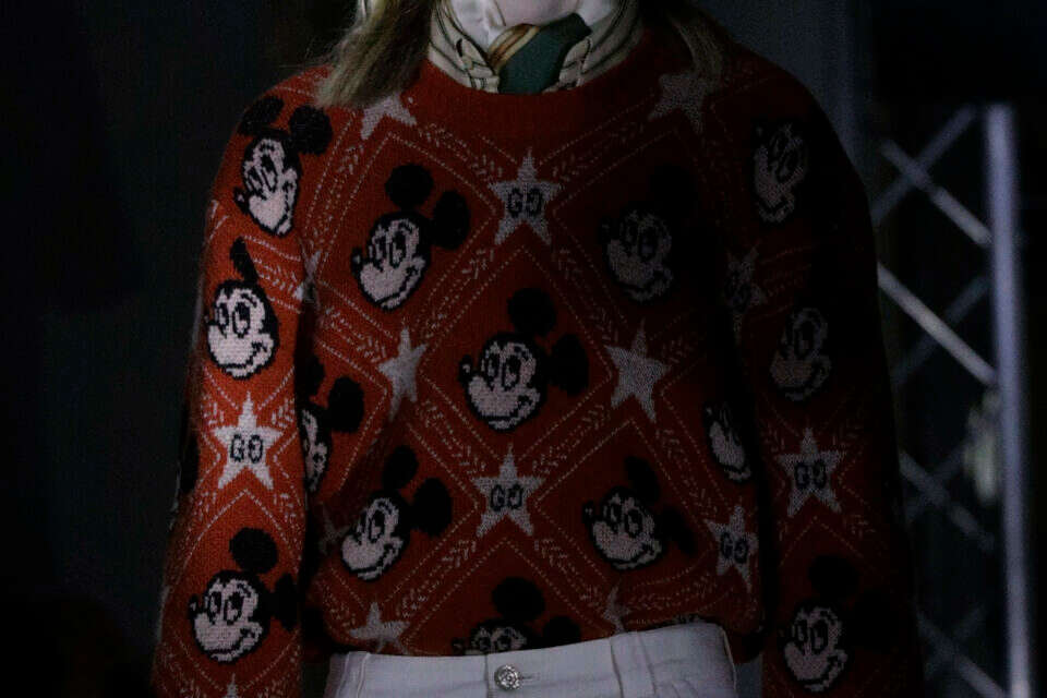  , 