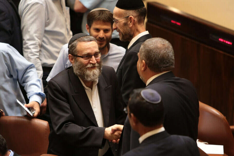 ליברמן וגפני לוחצים ידיים בהשבעה במליאה  , אורן בן חקון