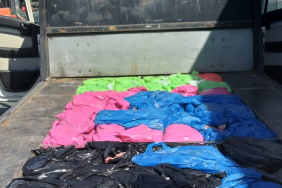 הבשר הוסתר בשקיות // צילום: רשות המעברים במשרד הביטחון ,