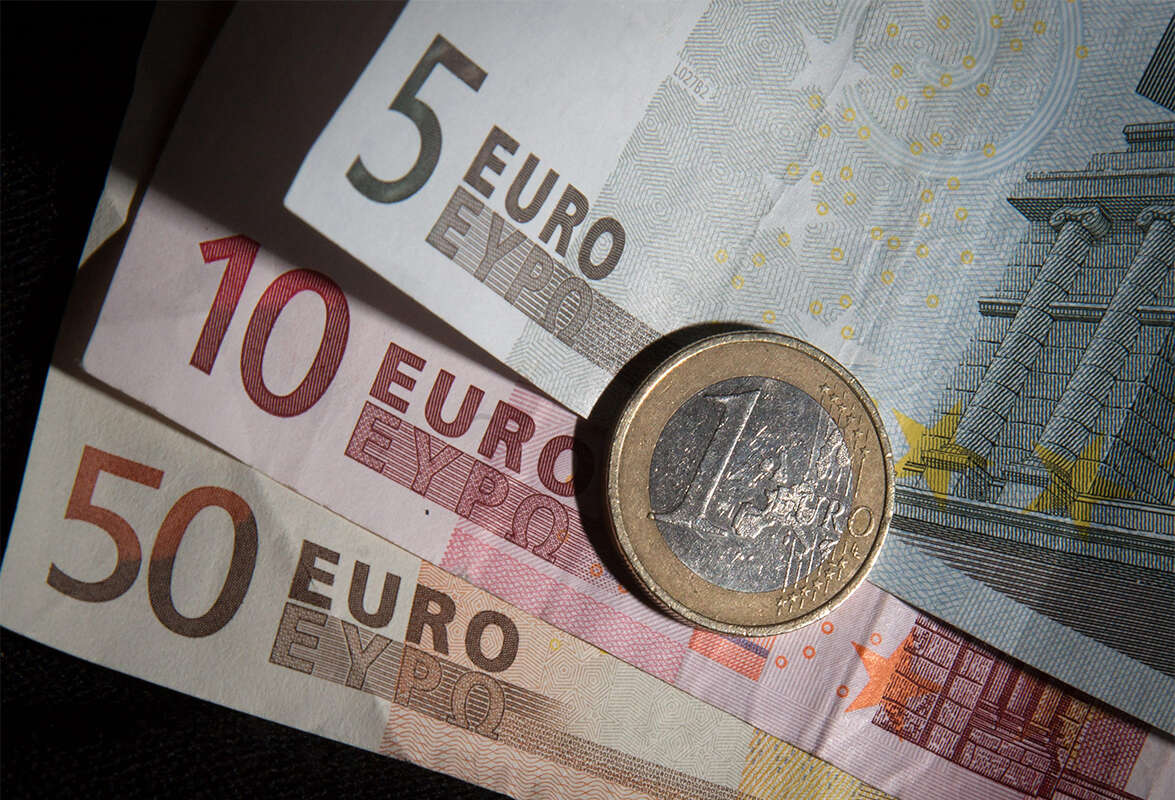 שטרות ומטבע יורו  , Getty Images