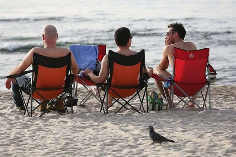 מבלים בחוף הים בתל אביב // צילום: קוקו ,