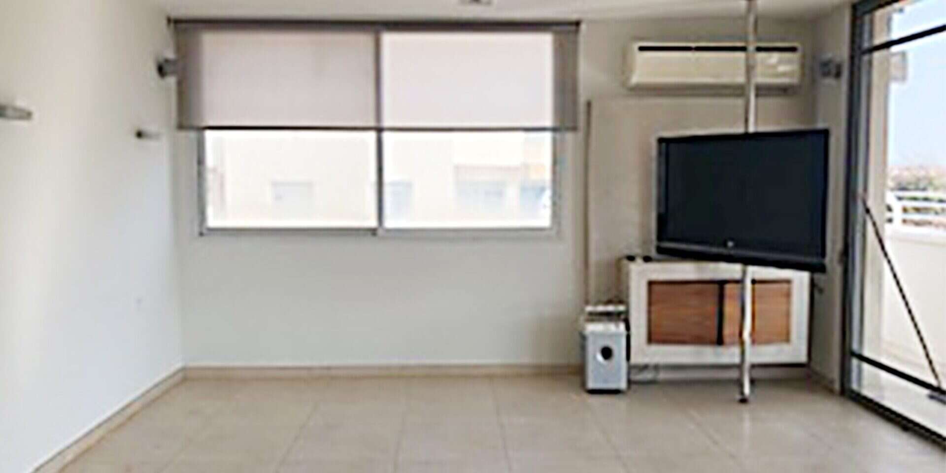 הסלון לפני השיפוץ ,