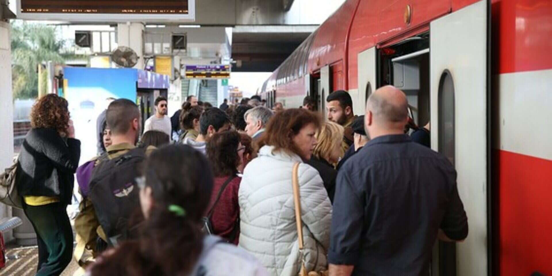 עומסים ברכבת בעקבות שיבושים , צילום ארכיון: יהושע יוסף