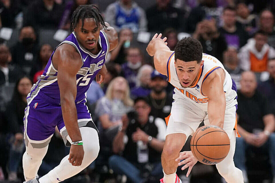 בוקר ומיטשל במאבק על הכדור , USA TODAY Sports