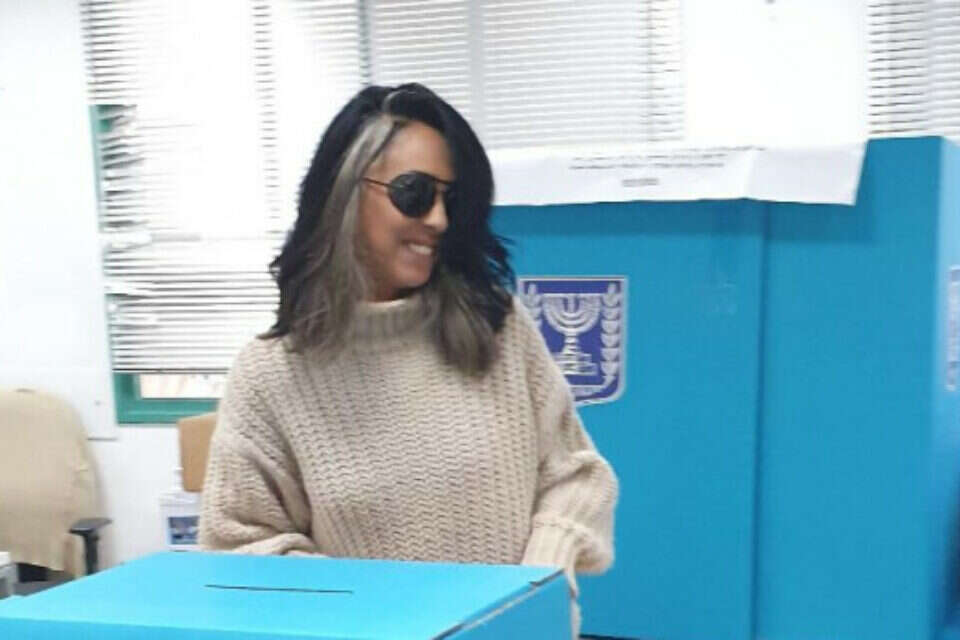 נפתחו השערים: תושבי 2025 יצאו להצביע