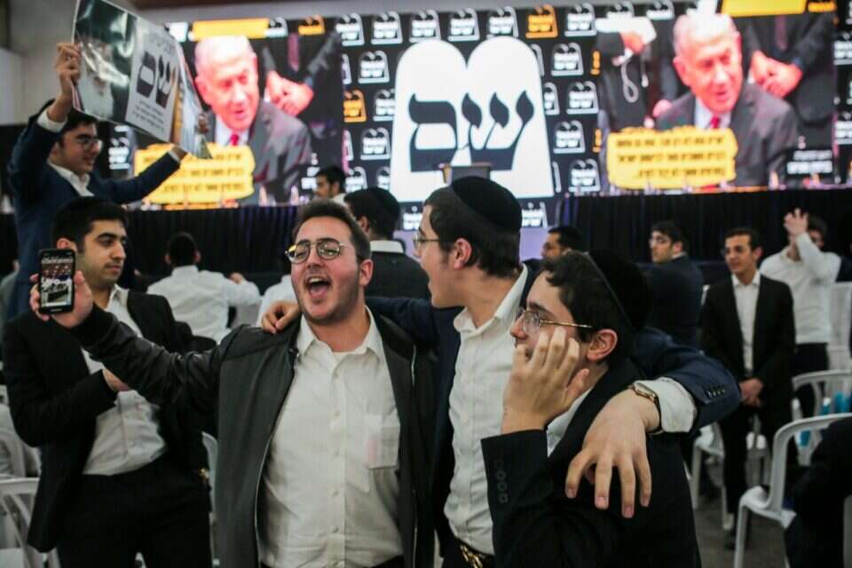 מטה מפלגת ש"ס, הערב // צילום: אורן בן חקון // מטה מפלגת ש"ס, הערב // צילום: אורן בן חקון ,