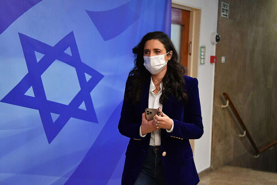 השרה שקד. "כמו הודאה בכישלון" , יואב דודקביץ'