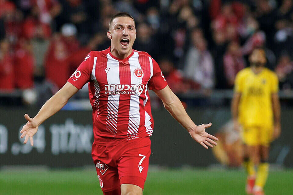 The signing is getting closer Osher Davida underwent medical tests at