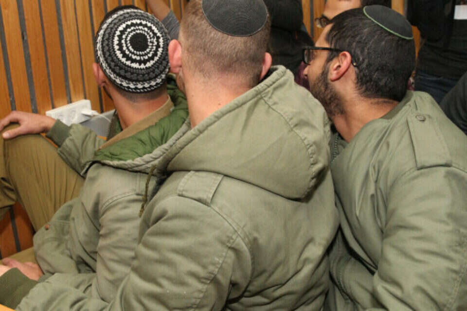 חיילי נצח יהודה בבית הדין // צילום: קוקו ,