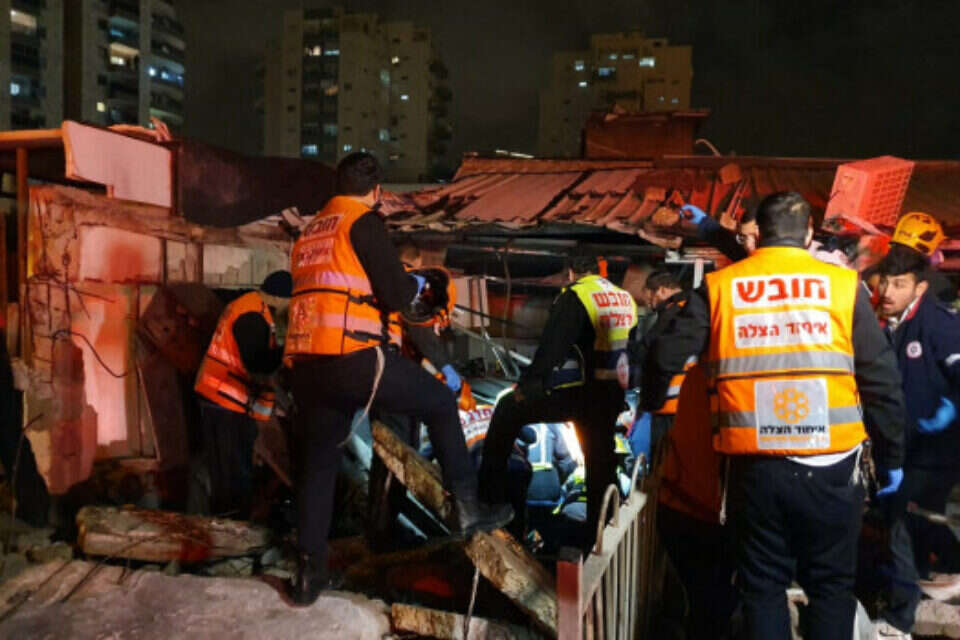 זירת קריסת המבנה באשדוד // צילום: איחוד הצלה ,