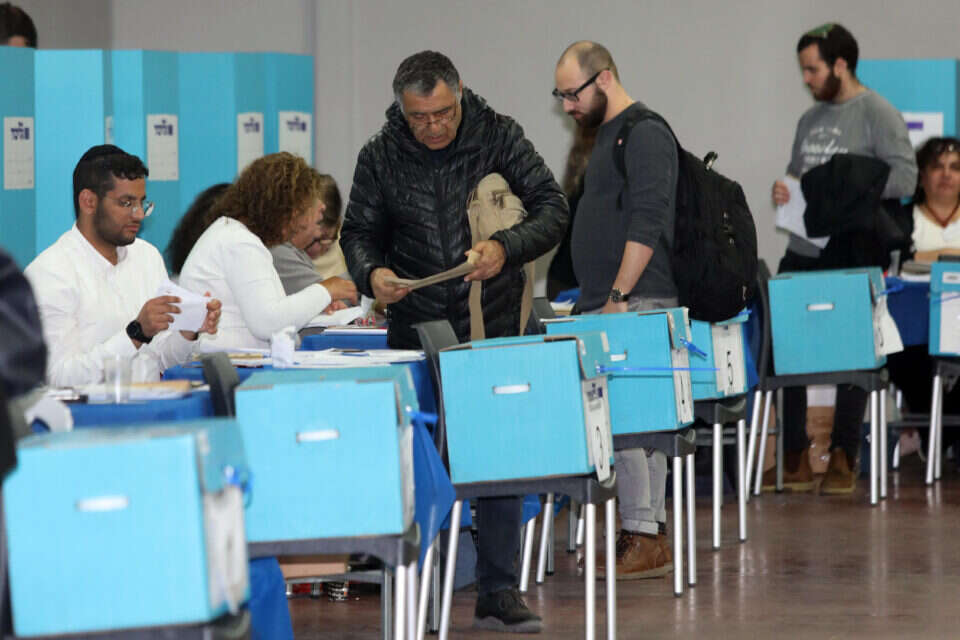 מתפקדי הליכוד מצביעים // צילום: גדעון מרקוביץ' ,