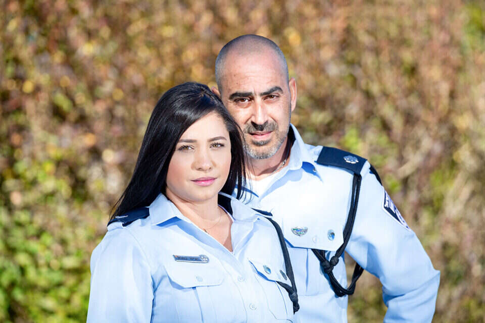"מה הסיכוי שממפגש של יתומים יירקם סיפור אהבה". עוזי ואלינור בוטבול // צילום: אנצ'ו גוש // "מה הסיכוי שממפגש של יתומים יירקם סיפור אהבה". עוזי ואלינור בוטבול , 