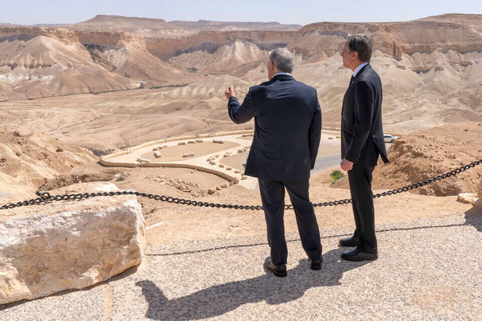לפיד ובלינקן ליד קבר בן־גוריון בשדה בוקר, השבוע , אי.פי