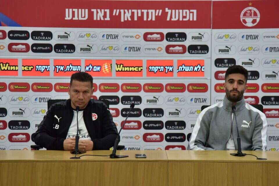 ברק בכר. סרב להתייחס לחלון ההעברות שנפתח // צילום: הפועל ב"ש // ברק בכר. סרב להתייחס לחלון ההעברות שנפתח // צילום: הפועל ב"ש ,