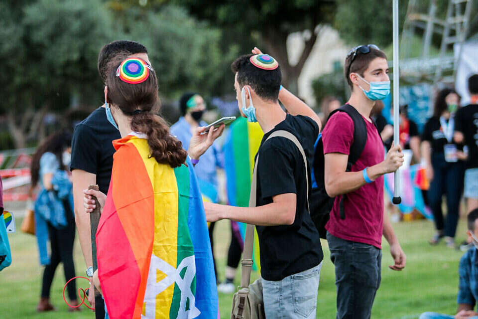 צעירים דתיים במצעד הגאווה בירושלים (תמונת ארכיון, למצולמים אין קשר לידיעה)