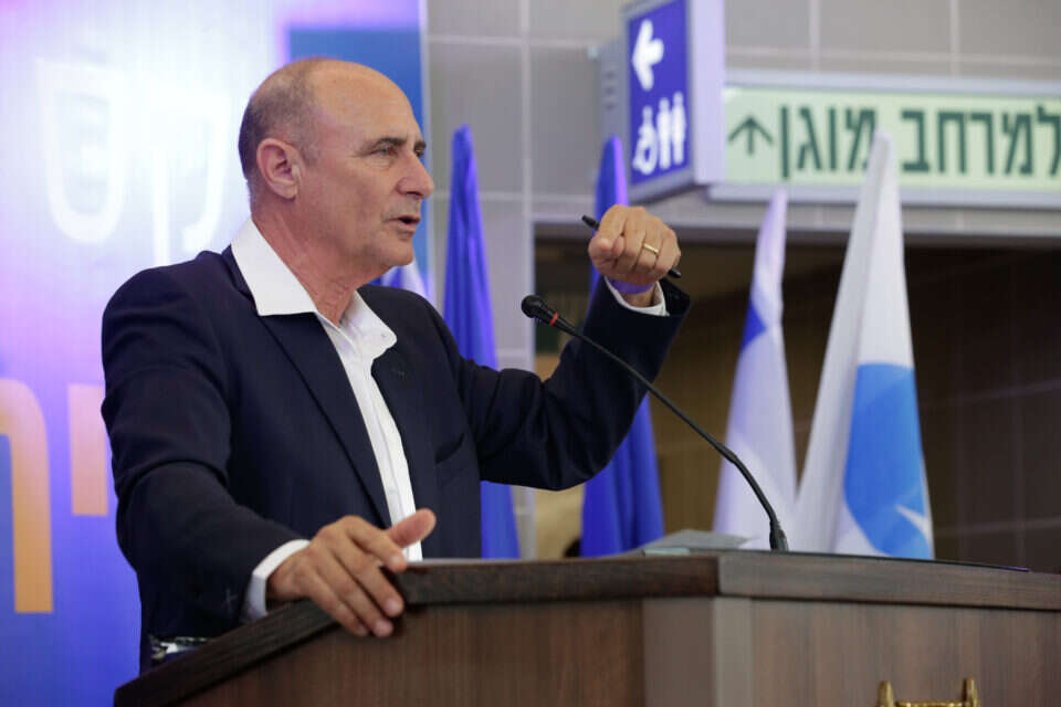 שחר איילון. נלחם על תפקידו כמנכ"ל הרכבת // צילום: יהודה פרץ // שחר איילון. נלחם על תפקידו כמנכ"ל הרכבת // צילום: יהודה פרץ ,