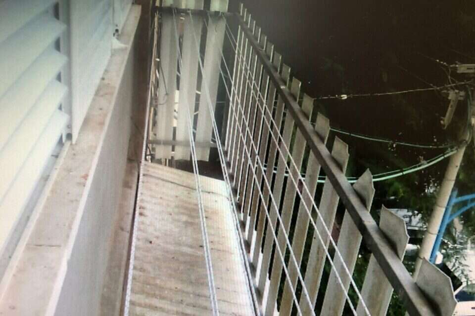 מסתור הכביסה שבו שיחק הילד // צילום: דוברות המשטרה ,