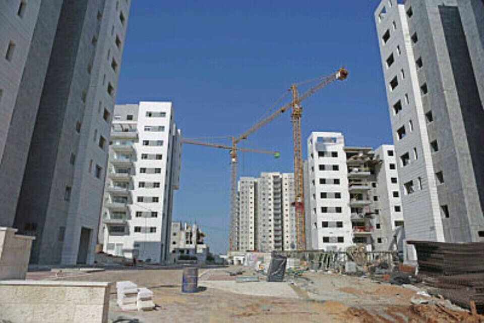 בניית דירות חדשות ברמלה (ארכיון) , יהושע יוסף