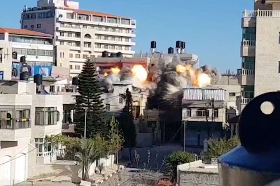 פיצוץ בית משפחת אבו חמיד במחנה הפליטים אל-אמערי // צילום: דובר צה"ל ,