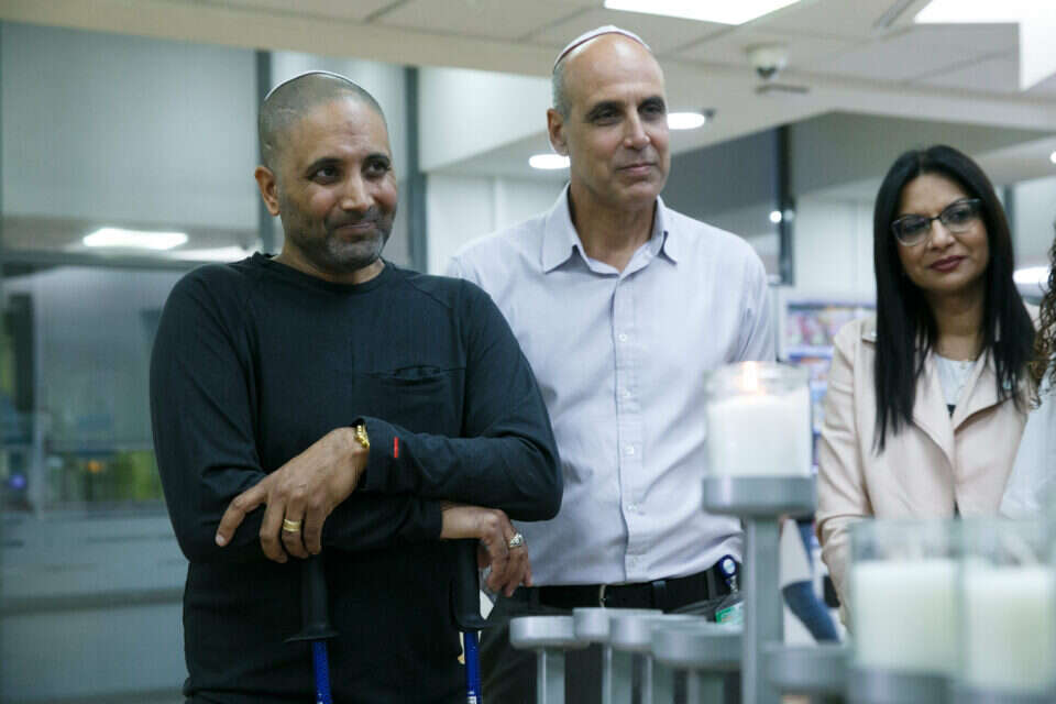 נבי נחמיה וסגן מנה"ל בית החולים קפלן // צילום: לירון מולדובן // נבי נחמיה וסגן מנה"ל בית החולים קפלן // צילום: לירון מולדובן ,
