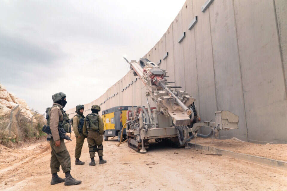 הדילמה: באיזה מצב לא תישאר ברירה אלא לפגוע בריבונות הלבנונית? צה"ל השבוע, ליד הגדר הצפונית // צילום: דובר צה"ל // הדילמה: באיזה מצב לא תישאר ברירה אלא לפגוע בריבונות הלבנונית? צה"ל השבוע, ליד הגדר הצפונית ,