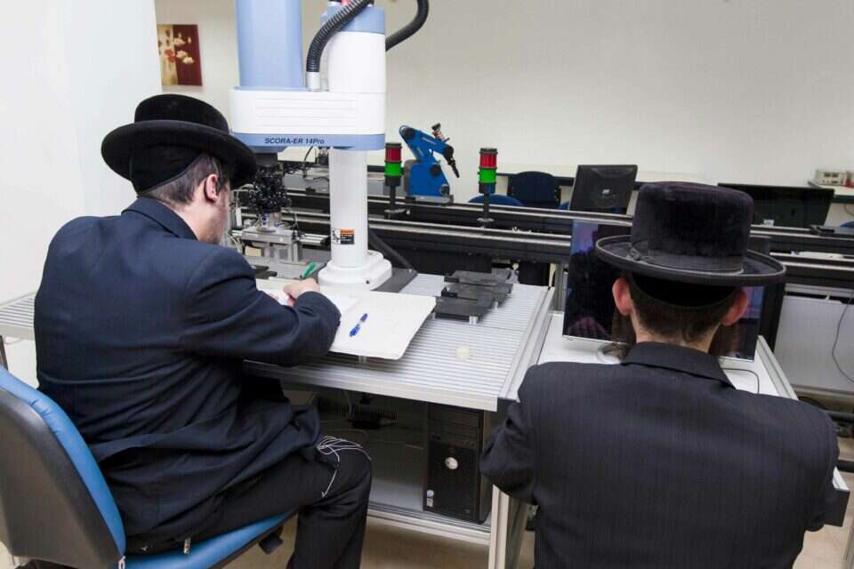 "נדרשת התערבות ממשלתית": למצולמים אין קשר לידיעה , דודי ועקנין