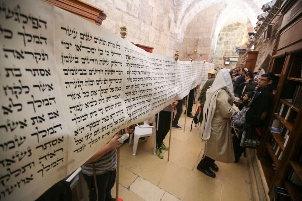 מגילת אסתר , אורן בן חקון