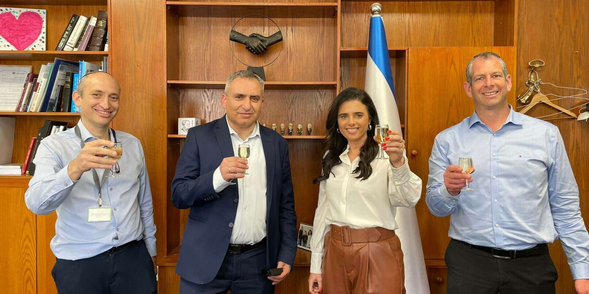 "חיזוק החזון הציוני". בתמונה מימין לשמאל: שלומי הייזלר ראש מטה התיכנון הלאומי, שרת הפנים איילת שקד, שר הבינוי וה שיכון זאב אלקין ומנכ"ל משרד השיכון אביעד פרידמן , תומר הדס