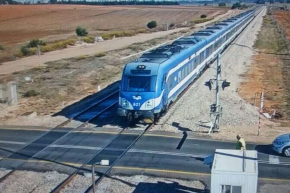 הרכבת במפגש המסילה // צילום: דוברות רכבת ישראל ,