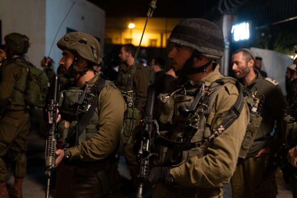 כוחות מאבטחים את כניסת המתפללים // צילום: דובר צה"ל ,