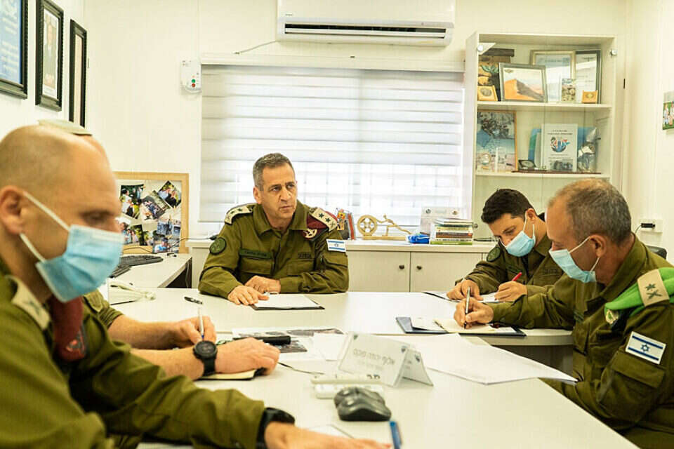 הרמטכ"ל כוכבי ואל"מ אריק מויאל בהערכת מצב , דו"צ