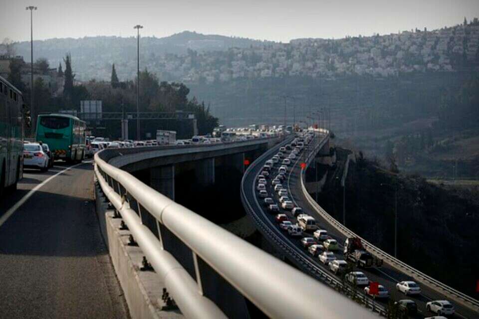 כביש מס' 1 לכיוון ת"א // צילום: אורן בן חקון , 