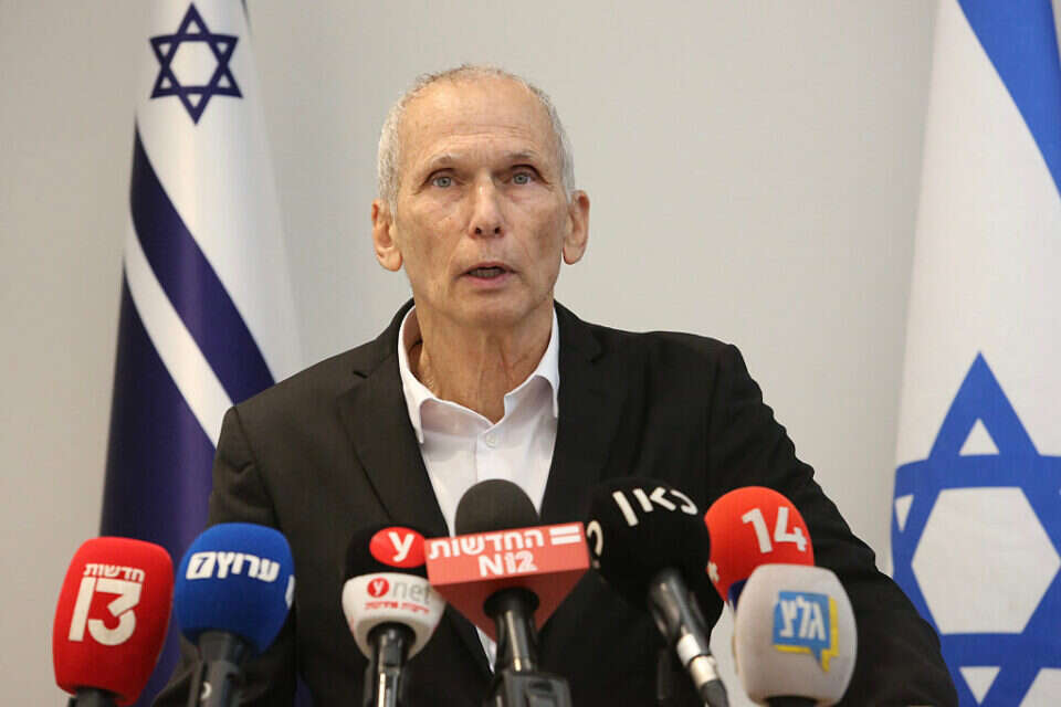 השר לביטחון פנים עמר בר לב , קוקו