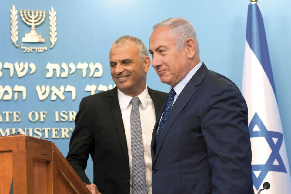 יתעקש שפיזור הכנסת ייעשה בהסכמה. נתניהו וכחלון, השבוע // צילום: עמוס בן גרשום/לע"מ // יתעקש שפיזור הכנסת ייעשה בהסכמה. נתניהו וכחלון, השבוע ,
