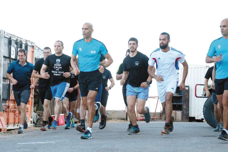 לוחמים במוצב בצפון באימון כושר // צילום: דו"צ ,