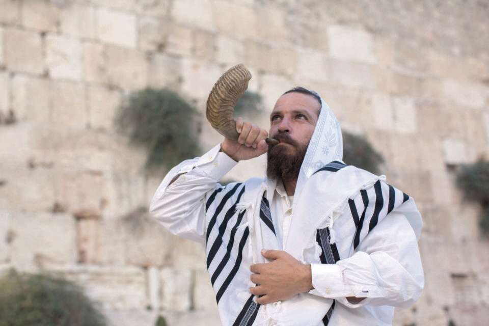 תקיעה בשופר בכותל , ונתן זינדל, פלאש 90