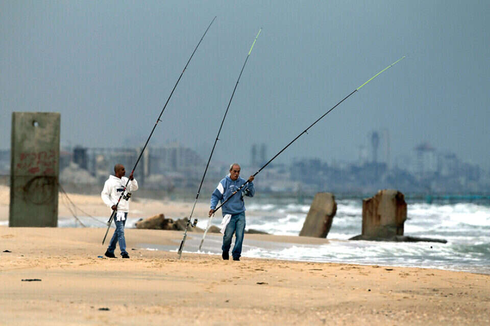 דייגים ליד הגבול הימי בין עזה לישראל. "המגבלות האלה מונעות מאיתנו פרנסה" , ללא