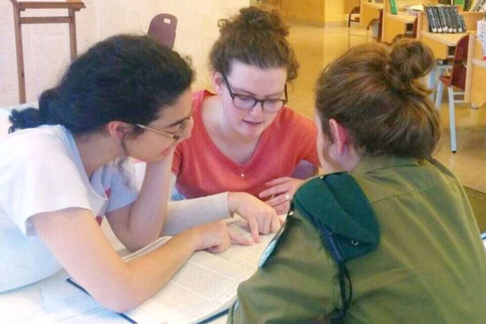 "ביקוש לבנות שירות לאומי" , מדרשת או"ת לינדנבאום / רשת אור תורה סטון