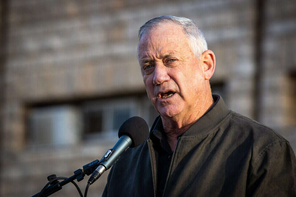 משכורות המחבלים קוזזו? בני גנץ , אורן בן חקון