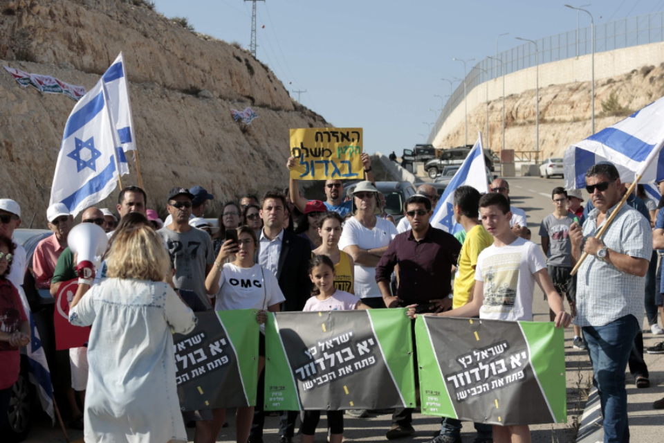 "סיבות פוליטיות לא ענייניות מונעות את פתיחת הכביש" // צילום: אורן בן חקון , 