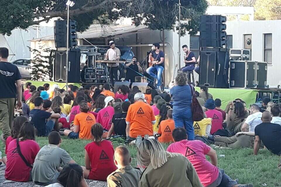 ביקש להופיע בהתנדבות מלאה. עידן עמדי בכרם שלום , 