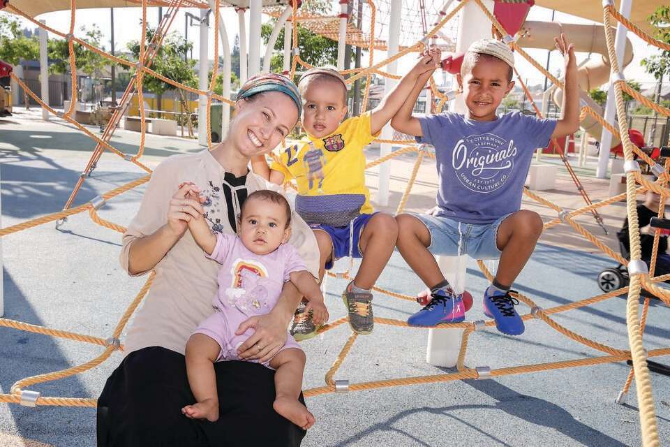 רננה פטנה משדרות עם ילדיה // צילום: יהודה פרץ ,